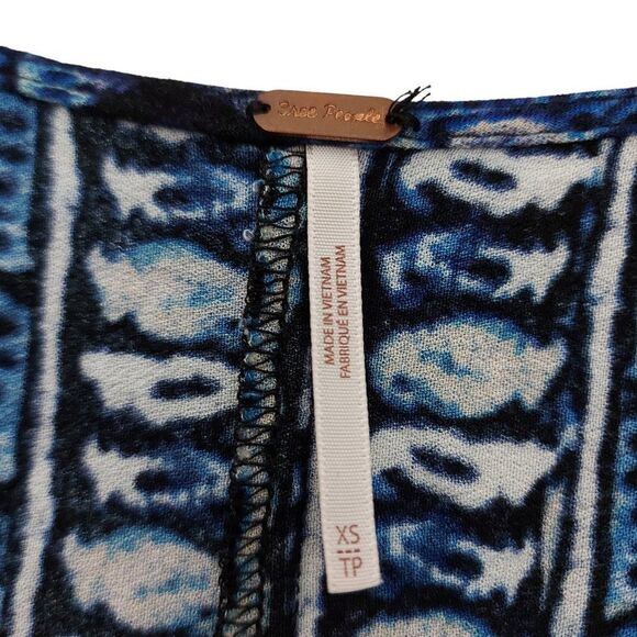 Free People Crop Top Womens XS Blue V-Neck Long Sleeve Paisley Waist Smocked - Picture 12 of 13